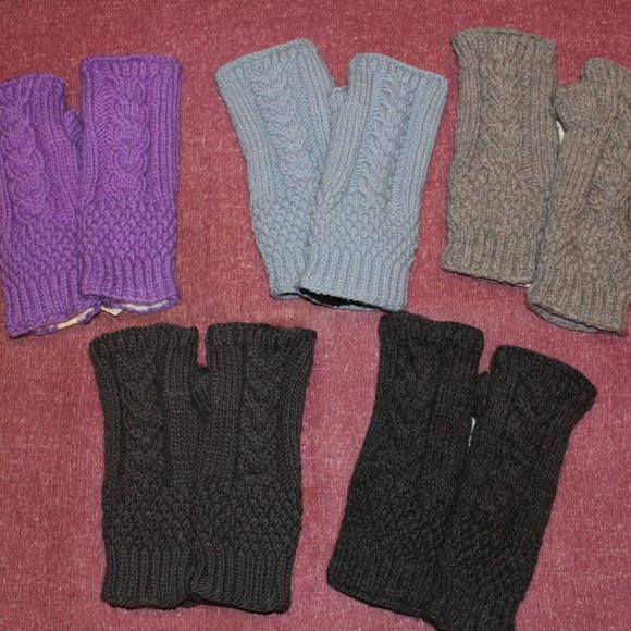 Nepalese Merino Wool Cable Knit Handwarmers Smoke - Picture 5 of 5